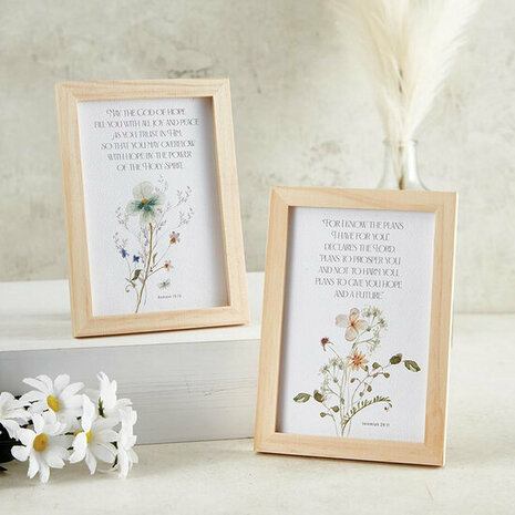 Tabletop Romeinen 15:13/Jeremia 29:11 houten lijst met bloemen 12,7 x 17,8 cm