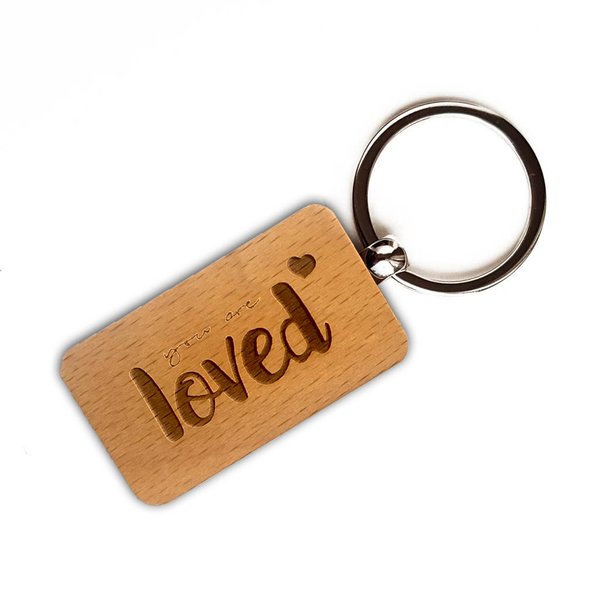 Houten sleutelhanger - You are loved