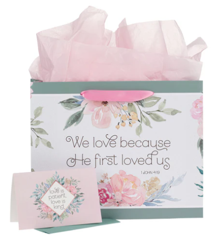 Gift bag He first loved us groot met kaart