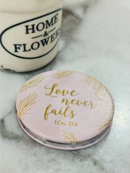 Spiegeltje Love never fails