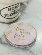 Spiegeltje Love never fails