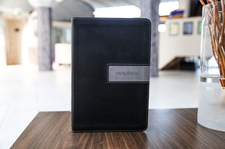 NIV Gift Bible Black Grey Duotone NIV Gift Bible Black Grey Duotone