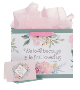 Gift bag He first loved us groot met kaart