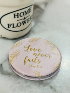 Spiegeltje Love never fails